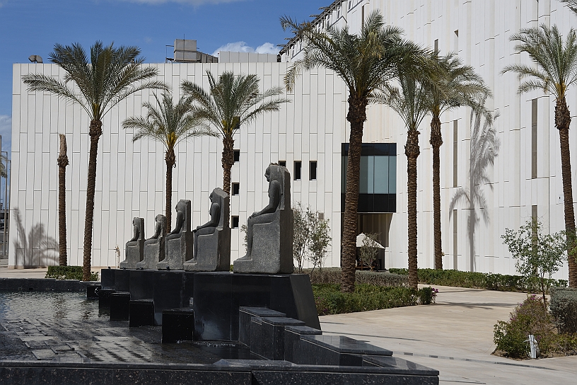 02 MAK_7239.jpg - Il cortile interno del Grande Museo Egizio.